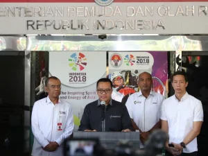 Buntut Tewasnya Suporter Menpora Hentikan Liga Indonesia 