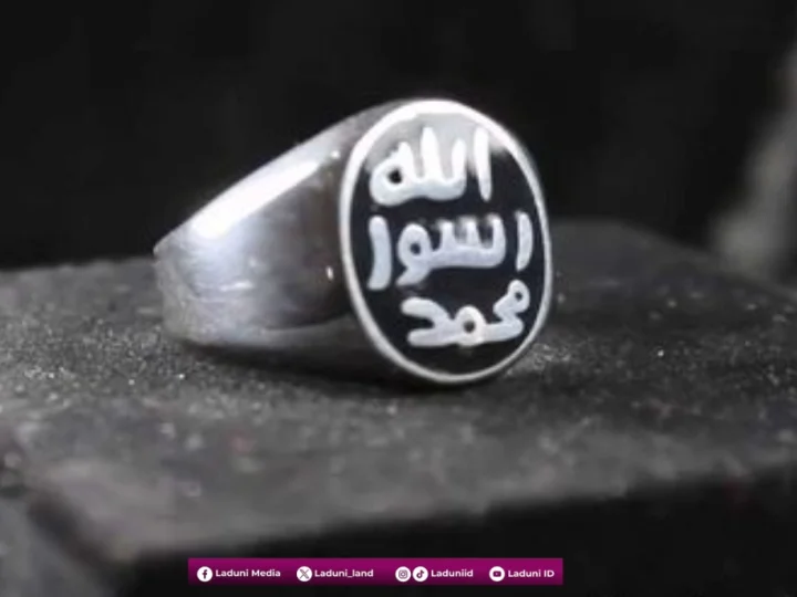 Cara Rasulullah Memakai Cincin dalam Kesehariannya