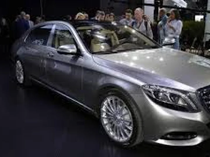 Mobil Mewah Maybach Exelero Membawa Sang Pelacur Menghadiri Jamaah Zikir #2