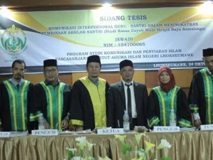 Menelaah Teori Masyarakat Informasi
