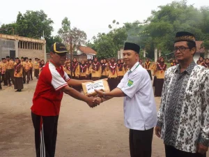 Melalui LAZISNU, MA Mambaul Ulum Corogo Serahkan Donasi untuk Sulteng