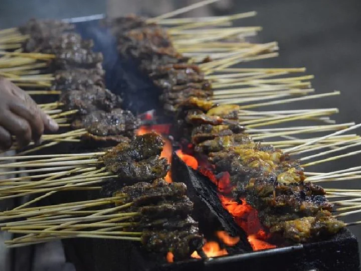 Warga India Rela Antre Demi Peroleh Sate Indonesia