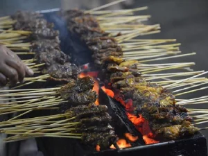 Warga India Rela Antre Demi Peroleh Sate Indonesia