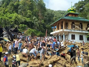 Banjir Bandang Mandailing Sebabkan 12 Santri Meninggal dan Bangunan Rusak 