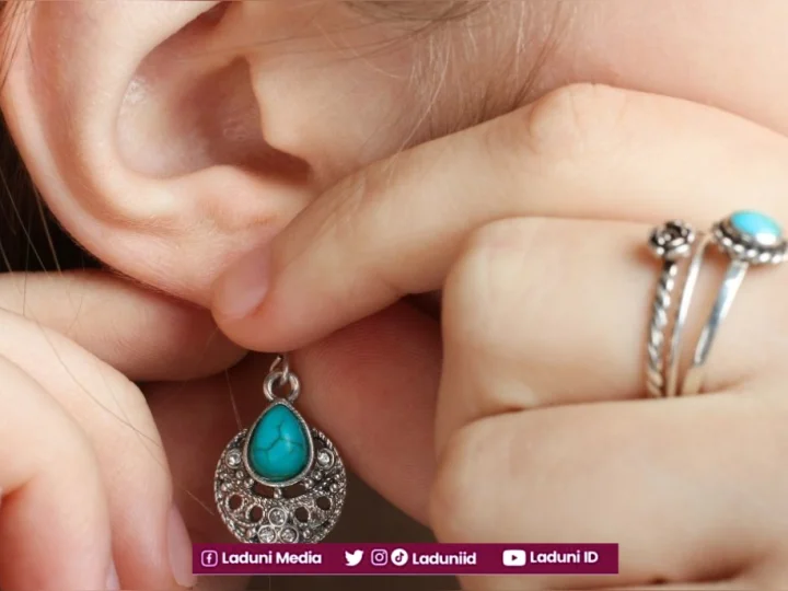 Hajar: Awal Mula Perempuan yang Memakai Anting