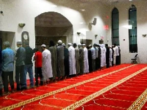 Bersin Ketika Shalat, Bolehkah Ucap Hamdalah?