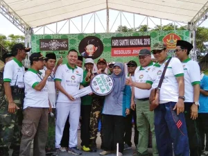 Pemkab Tegal Ramaikan Hari Santri dengan Jalan Santai bareng Ulama dan Santri