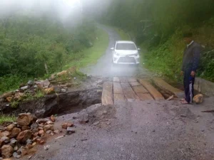 Jalan Terputus, Warga Khawatir Untuk Melintas