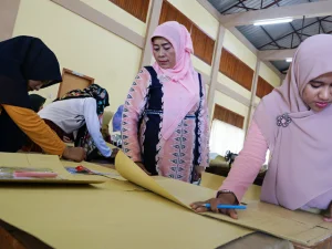 Nurmiaty Bicara Pentingnya Menjahit