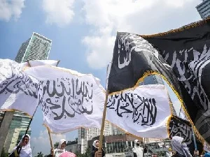 Gus Ayik: Dosakah Membakar Bendera HTI?