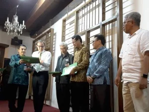 Peneliti Monyet Hybrid Diganjar  Penghargaan dari Newton Fund-Kemenristekdikti 