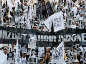 Terungkap, Satu Truk Bendera HTI Dikirim ke Garut di Hari Santri