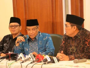 PBNU: Ulama Empat Madzhab Menghukumi Makruh Menulis Kalimat Toyyibah di Bendera