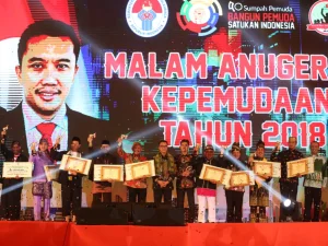 Imam Nahrawi Anugerahi Penghargaan Pemuda Berprestasi di Hari Sumpah Pemuda 2018