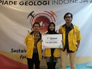 UGM Juara Satu Kompetisi Eksplorasi Tambang Emas di Bandung 