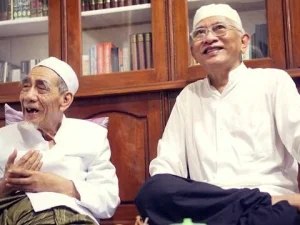 Begini Doa Gus Mus untuk Mbah Maimoen Zubair di Usia yang ke-90