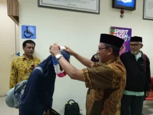 Kakanwil Sambut Ketibaan Kontingen Pramuka Santri Aceh di Bandara