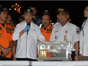 Menhub Tegaskan Pencarian Black Box dan Jenazah Tetap Dijalankan