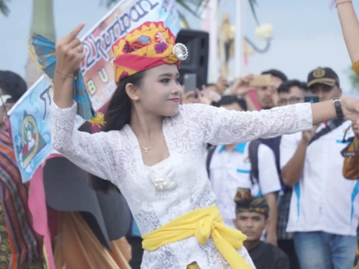 Lomba Nyongkolan Tandai Kemeriahan Kirab Pemuda Nusantara di Lombok