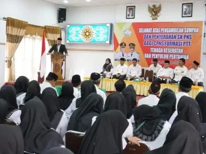 Shabela : Bidan Wajib Melayani