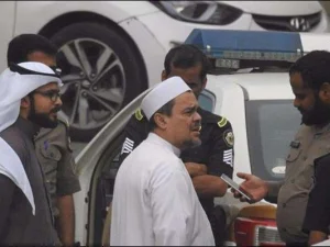 HRS Ditangkap Polisi di Arab Saudi, Kuasa Hukum: Bukan Ditangkap Melainkan Diperiksa