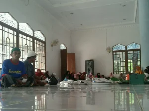 Warga Desa Madu Sari Semarakkan Robo'-Robo Dengan Pembacaan Doa Tolak Balak