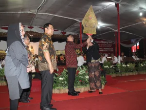Semalam Suntuk, Mendagri RI Saksikan Wayang Kulit pada Peringatan Hari Wayang se-Dunia