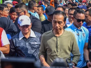 Blusukan ke Pasar Bandung, Jokowi: Harga Kebutuhan Sama dan Stabil