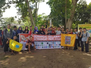 PMII iAIN Pontianak Ikut Gotong Royong Bersihkan Tempat Wisata Bersama Pemuda Pontianak