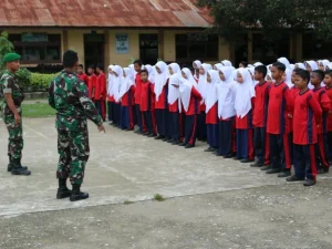 Prajurit Brigif 25/Siwah Berikan Materi PBB Kepada Siswa MTS N 1 Lhoksukon