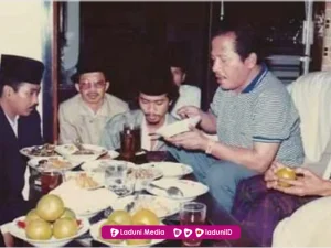 Santri, Daging Babi dan Tamparan Gus Miek