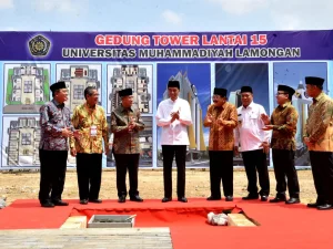Jokowi Serahkan Keputusan Perubahan Bentuk Enam Perguruan Tinggi Muhammadiyah 