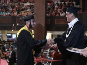 UGM Luluskan 1.710 Sarjana dan Diploma, Lulusan Tersingkat 3 Tahun