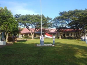 Babinsa Koramil 02/Singkil Salurkan Bantuan Sembako