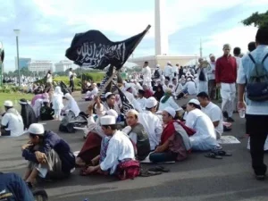 Aksi Reuni 212 Tak Sedikit yang Mengalami Kesurupan. Begini penjelasan dr. Soleh!