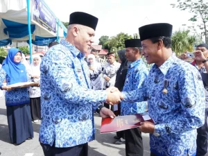 ASN Aceh Tengah Terima Satyalencana Karya Satya