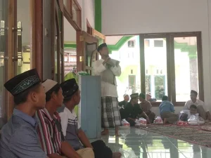 Ketua PCNU Sintang Beri Tausiyah Maulid di Engkersik