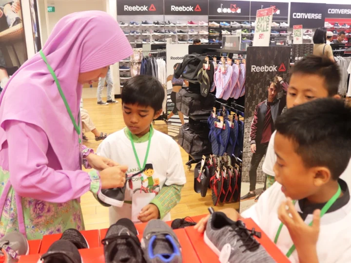 Ajak Puluhan Yatim dan Dhuafa Belanja, Begini Upaya NU Care-LAZISNU