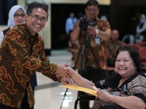 UGM Berikan Penghargaan kepada 442 Dosen dan Tenaga Kependidikan