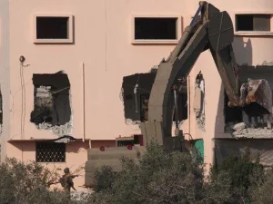 Buldoser Militer Israel Hancurkan Rumah Pemuda Palestina, Beberapa Orang Terluka