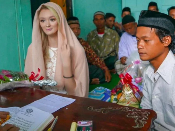 Kisah Beruntungnya Pemuda Ini Menikah Bulee Muslimah Cantik, Jomblo Tunggu Apa Lagi?