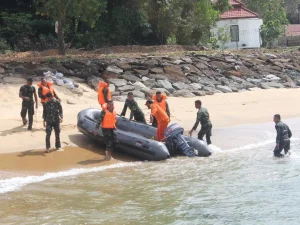 TNI Dilatih Gunakan Perahu LCR