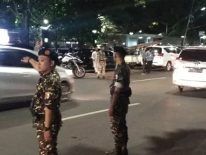 Sudah Menjadi Tradisi, Banser Jaga Misa Malam Natal
