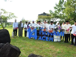Doa Bersama di Kuburan Massal Ulee Lheue