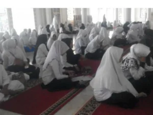 Peringati 14 Tahun Tsunami, Warga bersama Aparatur Negara dan Siswa Berdoa Bersama di Masjid Agung