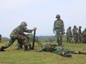 Yonif RK/111 Laksanakan Latbaksenpok Lingkung