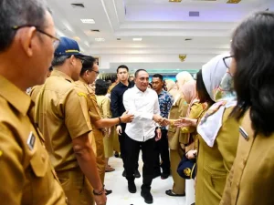 Gubsu Serahkan Penghargaan kepada 49 ASN Teladan