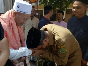 Kakanwil  Kemenag Aceh Berkunjung ke Kediaman Abu Kuta Krueng