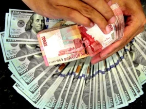 Menguat Paling Tajam di Asia, Kurs Rupiah Mendekati Level 13.000/US$
