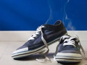 Seberapa Jahat Bakteri yang Ada di Sepatu Kita? Pakar Menjawabnya